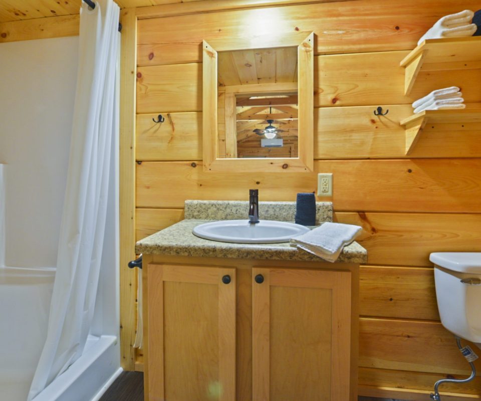 bathroom of the Howdy cabin rental