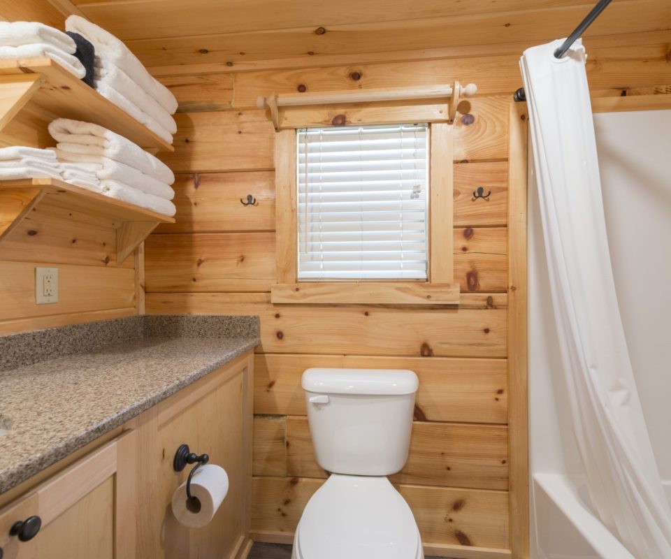 bathroom of Whoop cabin rentals